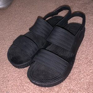 REEF Velcro Strappy Black Platform Sandals SIZE 6 WOMEN